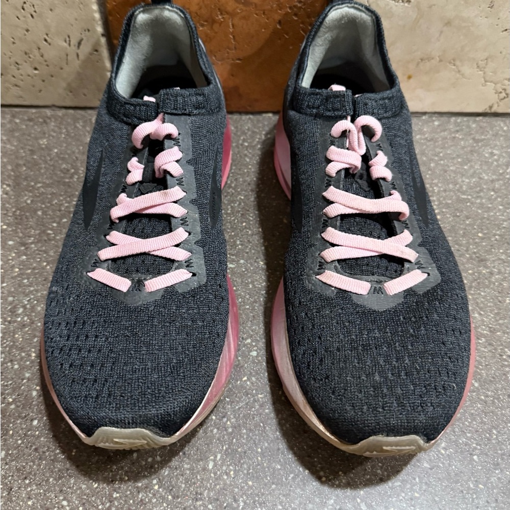 Brooks Women's Black and Pink Running Shoes size 7 - Picture 6 of 8